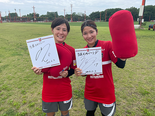 安藤梢 記念ユニフォーム MVP&得点王 2009 浦和レッズレディース 安藤梢 記念ユニフォーム MVP&得点王 2009 浦和レッズレディース