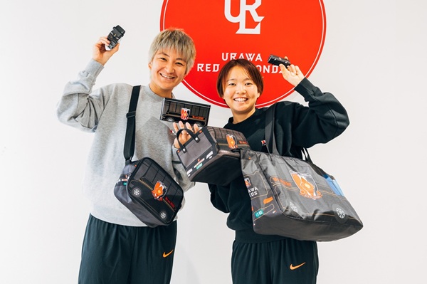 2/27(金)18時から チームバスグッズを発売!