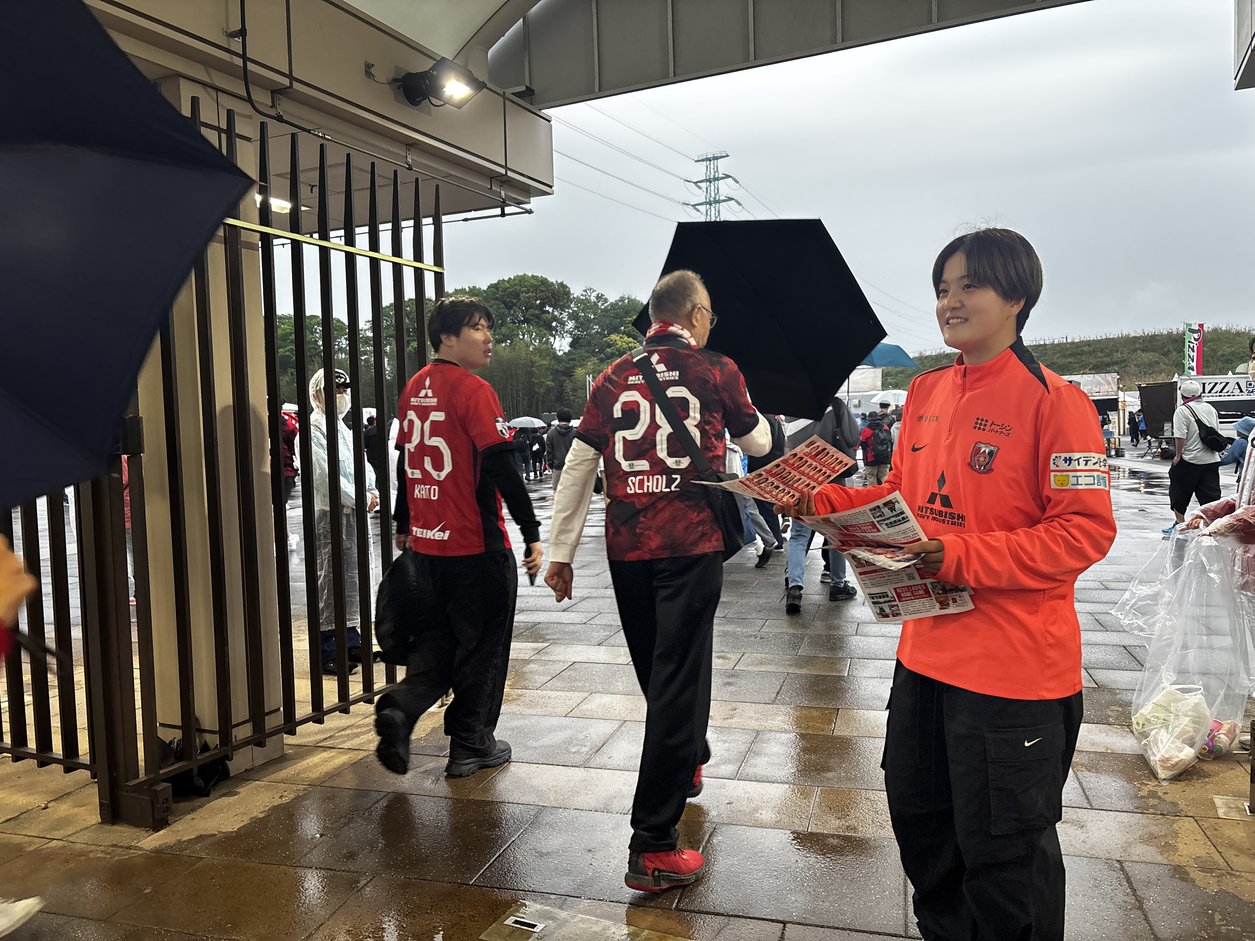 【活動報告】選手が浦和レッズの試合後に5/10の試合告知を実施