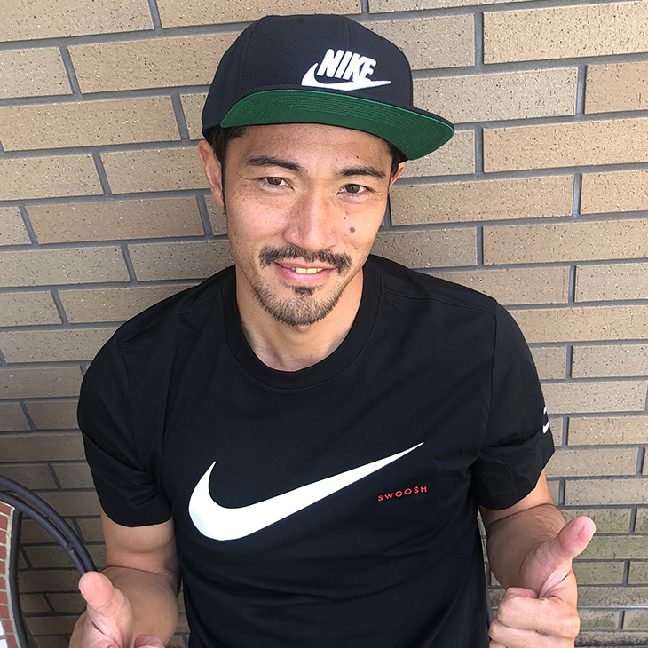 NIKE スウッシュTシャツ (黒)