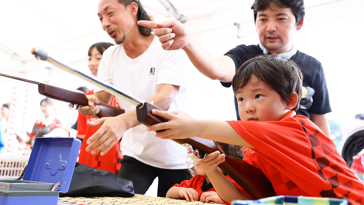 射的に挑戦する子ども