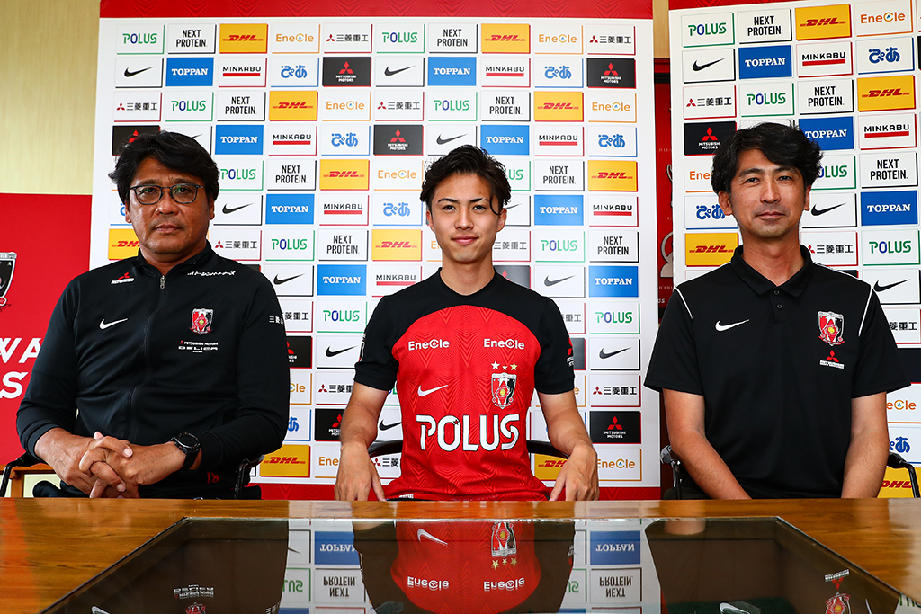 安部裕葵 加入会見 | チームトピックス | URAWA RED DIAMONDS OFFICIAL