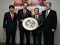 Ｊリーグの優勝報告に三菱自動車、三菱ふそうを訪問