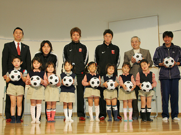 さいたま市内 幼稚園・保育園に記念ボール寄贈