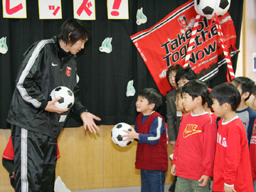 さいたま市内 幼稚園・保育園に記念ボール寄贈