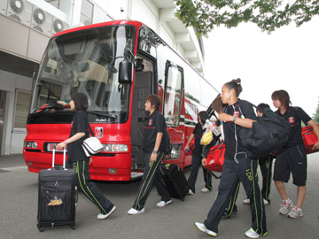 レディース チームバスで行く応援ツアー Urawa Red Diamonds Official Website