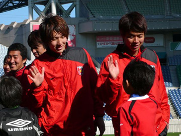 永田＆原口が、埼スタメインピッチで「夢のかけはし」に