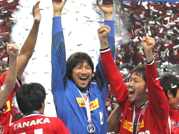 【レア】浦和レッズ 選手支給品 ユニフォーム GK 都築龍太選手 非売品 Jリーグチップス2004GK-02都築龍太（浦和レッズ） - フォト蔵