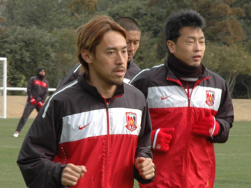 主将は鈴木啓太、副将に平川忠亮