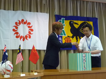 『埼玉国際ジュニアサッカー大会2011』抽選会に峻希が出席