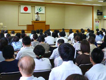 「夢は大きく持ってほしい」内舘が講演