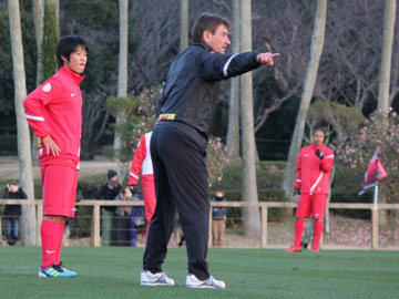 「試合で試しながら、確認をして進めていく」ミシャ監督