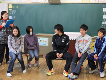 山田直、濱田、高橋が北浦和小を訪問
