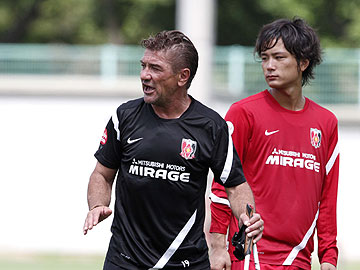 トレーニングウェアに Mirage Urawa Red Diamonds Official Website