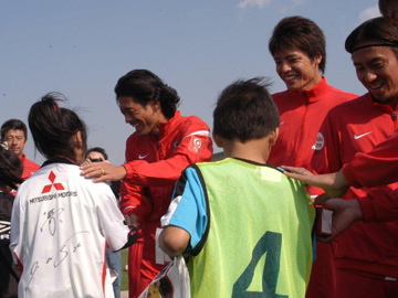 『東日本大震災被災地復興支援 子供たちとのサッカー交流会』開催