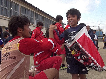 『東日本大震災被災地復興支援 子供たちとのサッカー交流会』開催