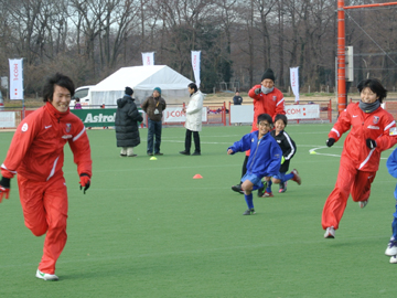 J Comさいたま少年少女サッカー教室 に岡本 矢島 竹山 藤田が参加 Urawa Red Diamonds Official Website