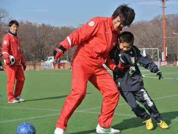 J Comさいたま少年少女サッカー教室 に岡本 矢島 竹山 藤田が参加 Urawa Red Diamonds Official Website