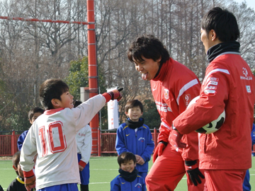 J Comさいたま少年少女サッカー教室 に岡本 矢島 竹山 藤田が参加 Urawa Red Diamonds Official Website J Comさいたま少年少女サッカー教室 に岡本 矢島 竹山 藤田が参加 Urawa Red Diamonds Official Website