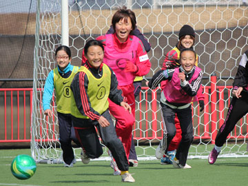 「レッズレディースのガールズサッカー教室 in レッズランド」参加者募集中!