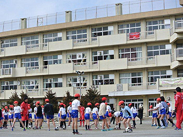 さいたま市立田島小学校にてハートフルサッカーを開催 Urawa Red Diamonds Official Website