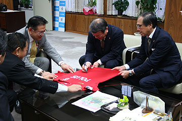 さいたま市役所と埼玉県庁を表敬訪問