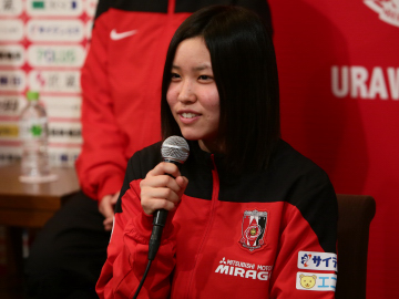 レディース 新加入選手記者会見 Urawa Red Diamonds Official Website