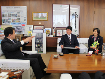 レディース、『さいたま市市長特別賞』授賞式に吉田監督、後藤が出席