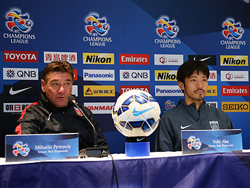 ミシャ監督と阿部が試合前日公式会見に出席