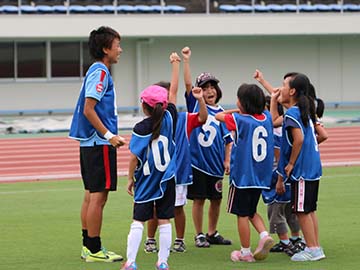 第3回『めざせ!!”なでしこ”女子サッカー教室』にレッズレディース選手たちが参加