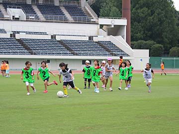 第3回『めざせ!!”なでしこ”女子サッカー教室』にレッズレディース選手たちが参加