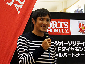 スポーツオーソリティ プレゼンツ 浦和レッズ トークショー サイン会 に武藤と関根が参加 Urawa Red Diamonds Official Website