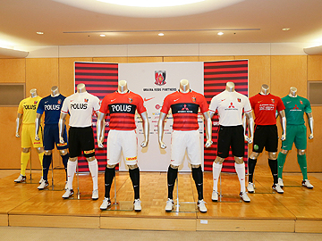 16シーズン加入記者会見および新ユニフォーム発表会 Urawa Red Diamonds Official Website