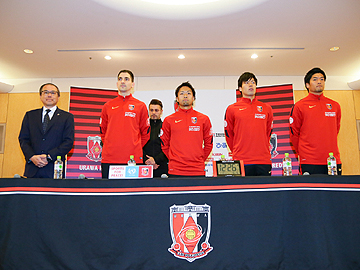 16シーズン加入記者会見および新ユニフォーム発表会 Urawa Red Diamonds Official Website