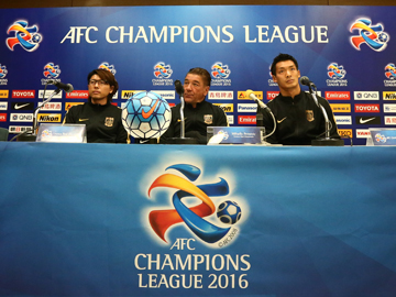 ミシャ監督と槙野が 浦項スティーラーズ戦前日の公式会見に出席 Urawa Red Diamonds Official Website ミシャ監督と槙野が 浦項スティーラーズ戦前日の公式会見に出席 Urawa Red Diamonds Official Website