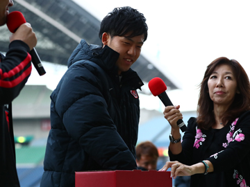 浦和レッズ後援会16シーズン大納会 にトップチームとレッズレディースの選手が参加 Urawa Red Diamonds Official Website