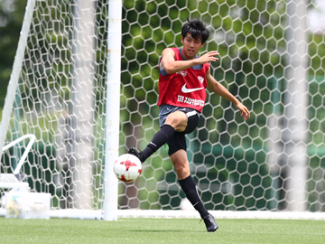 遠藤 航「身体を張って守り、勝利だけを目指す」