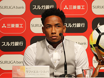 スルガ銀行チャンピオンシップ17 Saitama 記者会見にミシャ監督とラファエル シルバが出席 Urawa Red Diamonds Official Website スルガ銀行チャンピオンシップ17 Saitama 記者会見にミシャ監督とラファエル シルバが出席 Urawa Red Diamonds Official Website