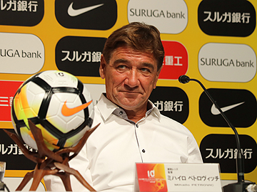 スルガ銀行チャンピオンシップ17 Saitama 記者会見にミシャ監督とラファエル シルバが出席 Urawa Red Diamonds Official Website スルガ銀行チャンピオンシップ17 Saitama 記者会見にミシャ監督とラファエル シルバが出席 Urawa Red Diamonds Official Website