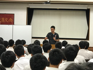阿部勇樹が県立浦和高校で講演を実施