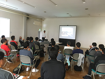 影山雅永U-19日本代表監督を招き、浦和レッズ指導者研修会を実施