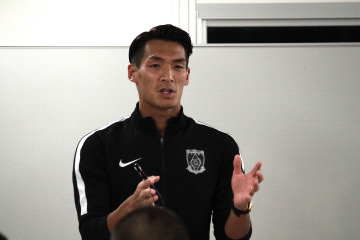 槙野がレッズユース選手たちに経験伝える講義を実施 | URAWA RED