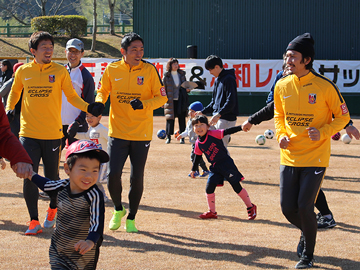 真備地区復興支援 三菱自動車 浦和レッズ サッカーフェスティバルinまび に森脇 柏木 宇賀神 宮沢ハートフルクラブコーチが参加 Urawa Red Diamonds Official Website