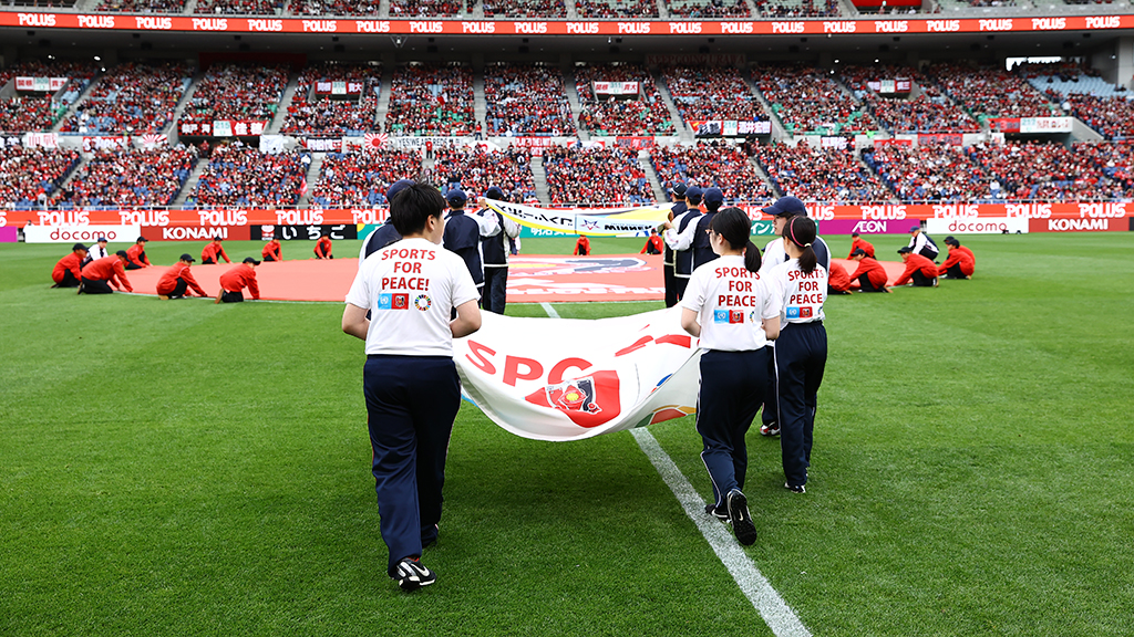 Now accepting applications for "Flag Kids" for season ticket benefits for the Kawasaki match on Friday, November 22nd!