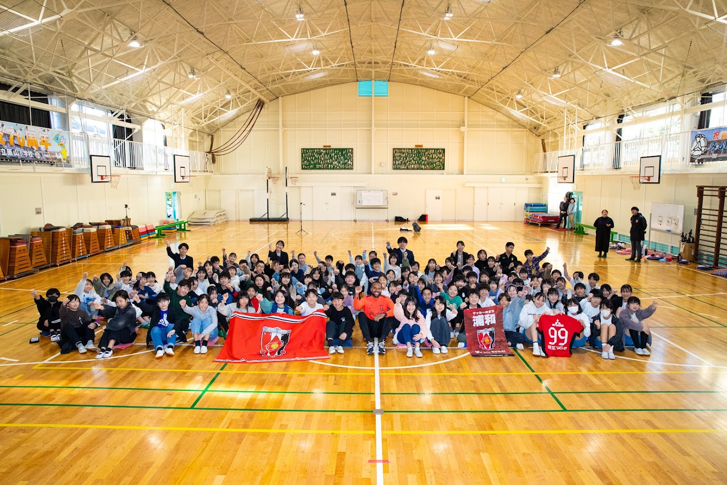 イサーク キーセ テリンが原山小学校を訪問