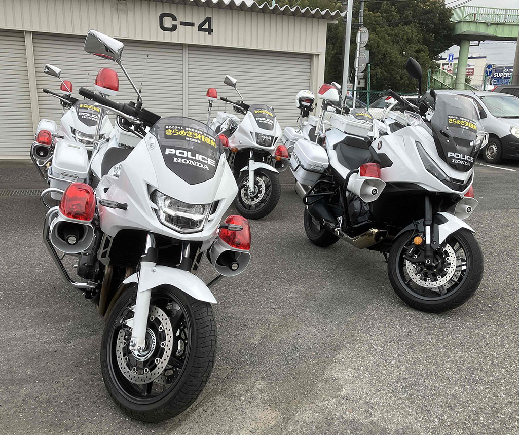 交通機動隊 白バイ(2台)