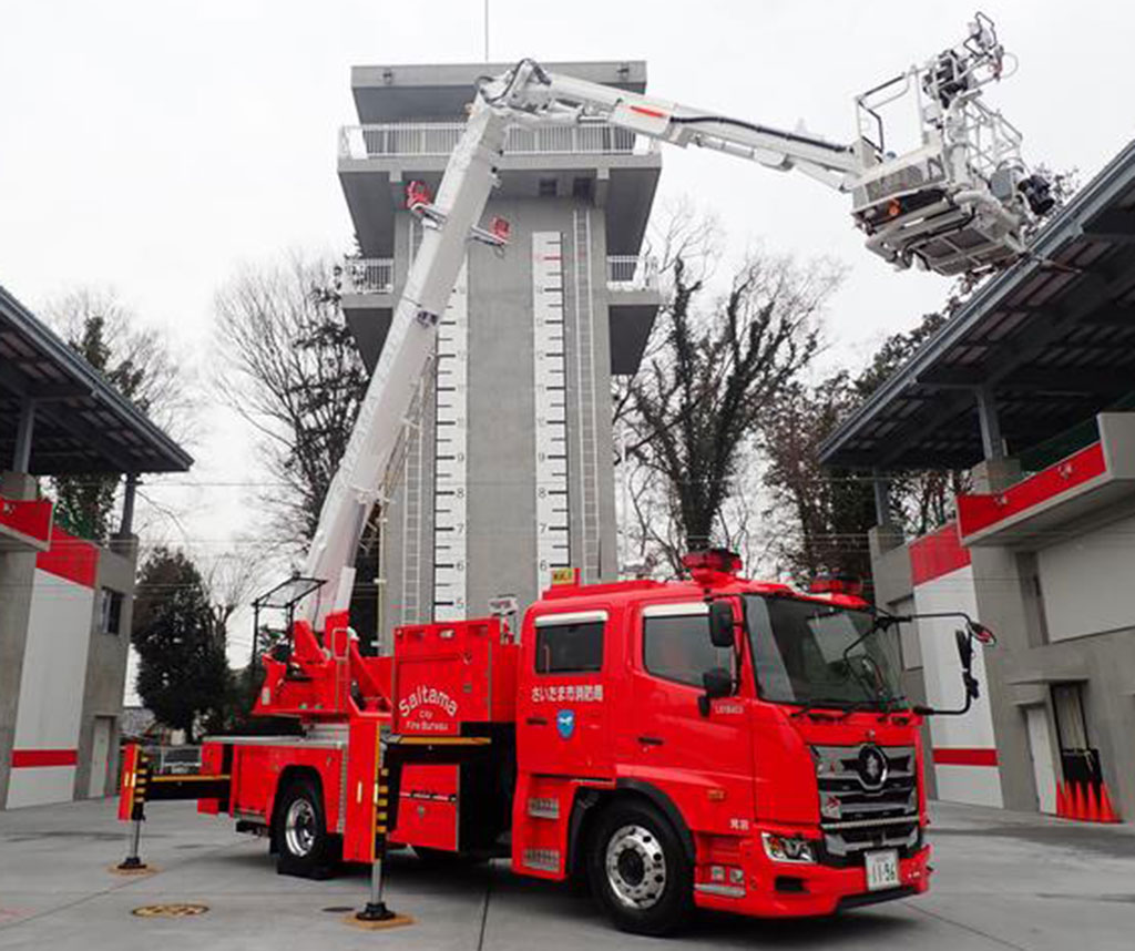 はしご付消防自動車(通称 はしご車)