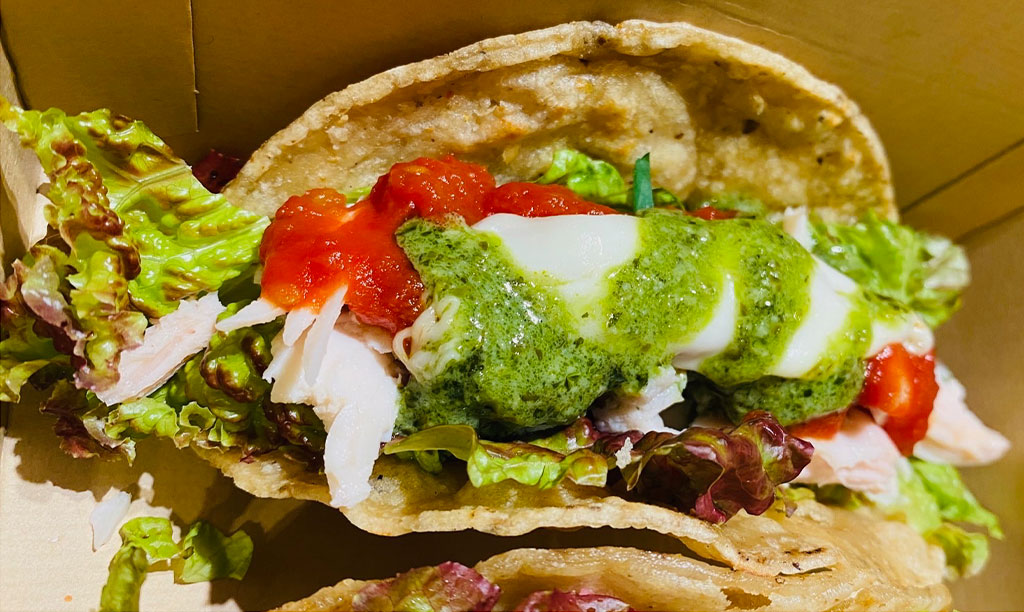 pizza & pasta PECORA『SAIAMAほうれん草ジェノベーゼを使用したマルゲリータタコス』