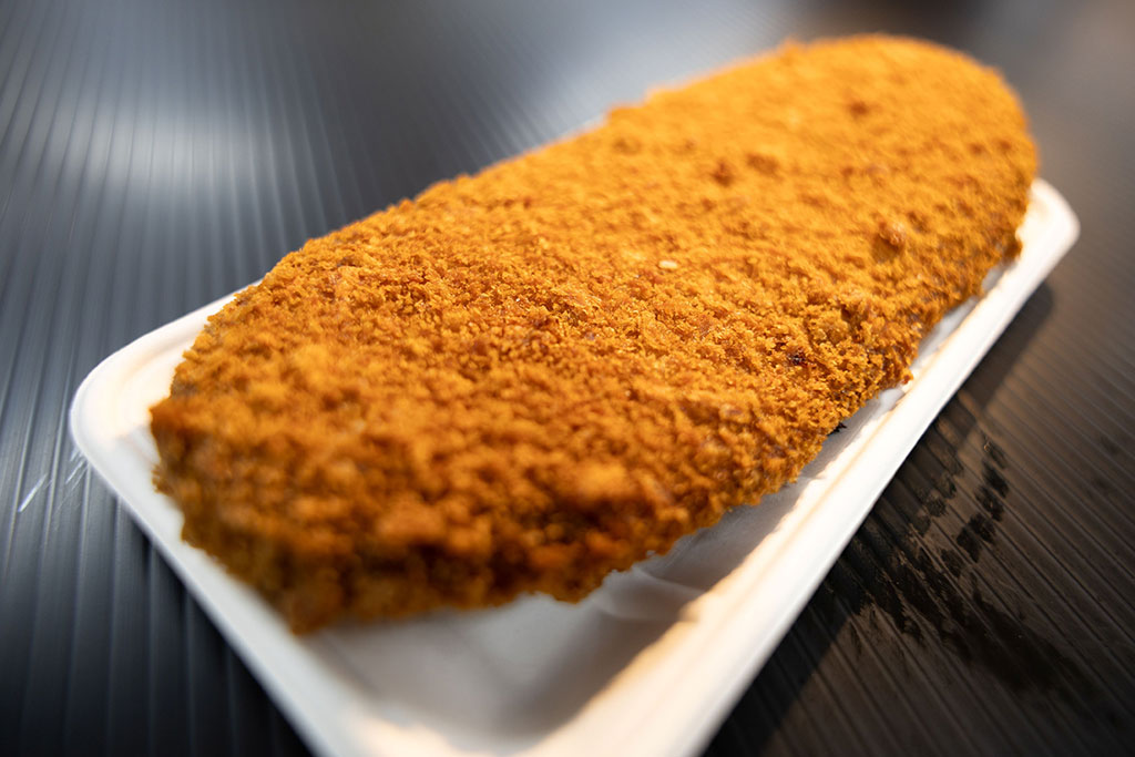 ビストロカルロス『SAITAMA大わらじメンチカツ』