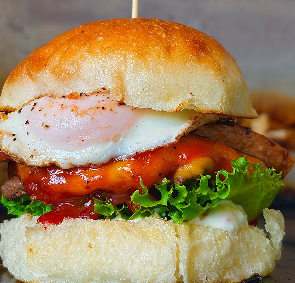 AND BURGER『照り焼きベーコン月見バーガー』